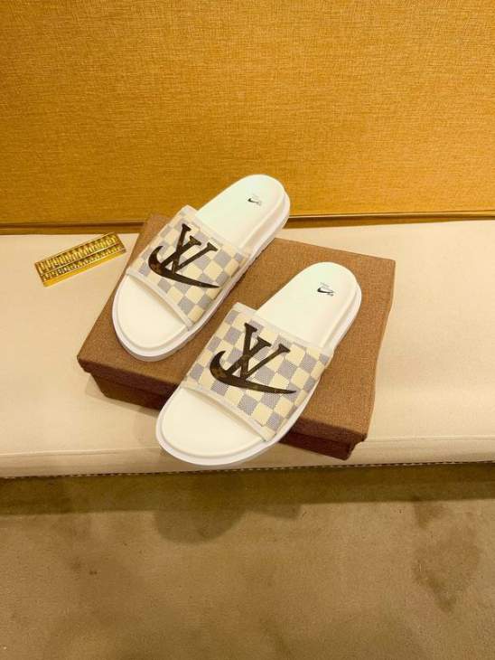 Picture of Louis Vuitton Slippers _SKULVsz38-44jyh0537830